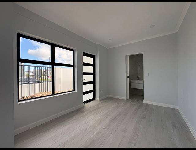 5 BEDROOM HOUSE FOR SALE IN SANDOWN
